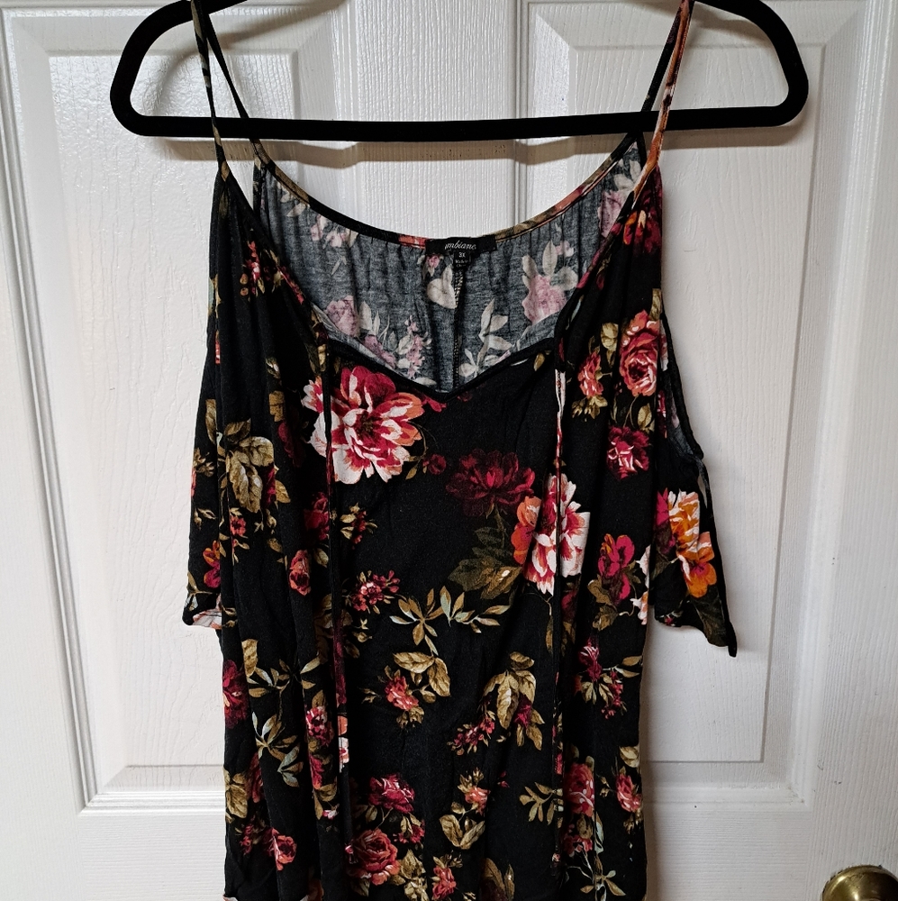Plus size flower cold shoulder top 3x